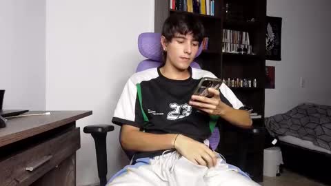 Snapshot of alex_connorr chatting on November 2, 10:56 pm alex_connorr online show from November 2, 10:56 pm