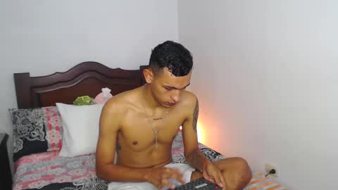 Snapshot of alex_diorrr chatting on February 15, 4:34 pm Alex online show from February 15, 4:34 pm