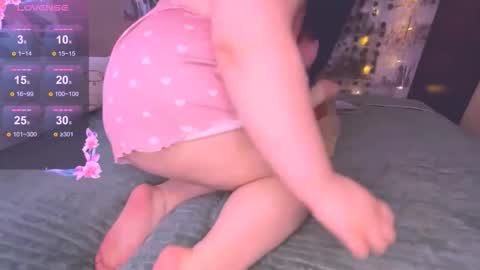 Snapshot of alex_dreams_ chatting on October 14, 10:05 am Alex online show from October 14, 10:05 am