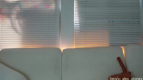 Snapshot of alex_islive chatting on February 18, 6:26 pm Alex Stone online show from February 18, 6:26 pm