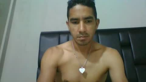 Snapshot of alex_m1992 chatting on June 17, 3:35 pm alex_m1992 online show from June 17, 3:35 pm
