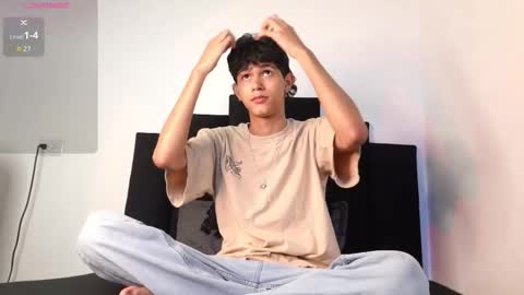 alex_mark_ online show from December 18, 1:06 pm