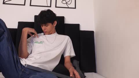 alex_mark_ online show from February 27, 1:44 pm