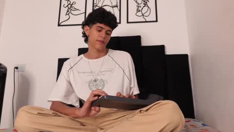 alex_mark_ online show from March 10, 7:30 pm