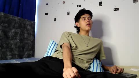 Snapshot of alex_mark_ chatting on April 24, 5:04 pm alex_mark_ online show from April 24, 5:04 pm