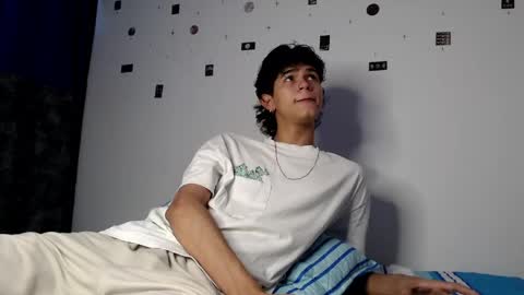 Snapshot of alex_mark_ chatting on May 13, 5:43 pm alex_mark_ online show from May 13, 5:43 pm