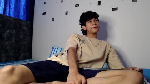 Snapshot of alex_mark_ chatting on May 15, 6:59 pm alex_mark_ online show from May 15, 6:59 pm