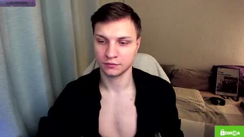 Snapshot of alex_milson chatting on June 19, 12:37 am alex_milson online show from June 19, 12:37 am