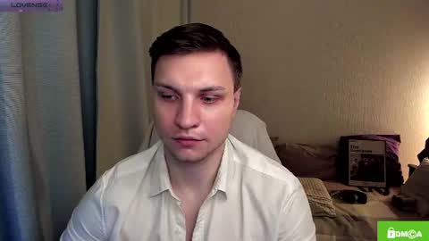 Snapshot of alex_milson chatting on June 19, 8:56 pm alex_milson online show from June 19, 8:56 pm
