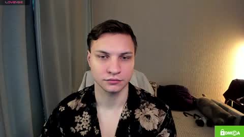 Snapshot of alex_milson chatting on June 28, 4:46 pm alex_milson online show from June 28, 4:46 pm