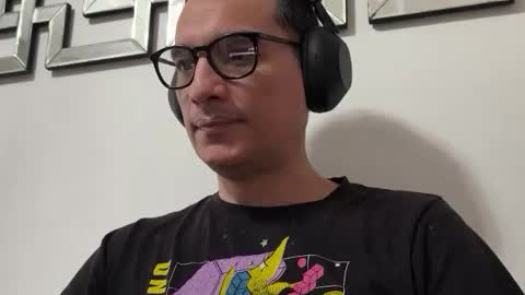 Snapshot of alex_ruiz_ chatting on June 18, 6:56 pm Alex online show from June 18, 6:56 pm