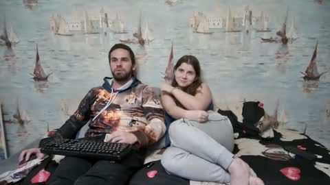 Alex and Sarah online show from November 7, 8:42 pm