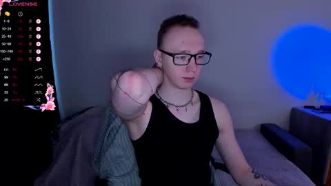 alex_silent online show from November 18, 9:47 am