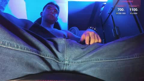 Snapshot of alex_smith0 chatting on December 7, 3:25 am online show from December 7, 3:25 am