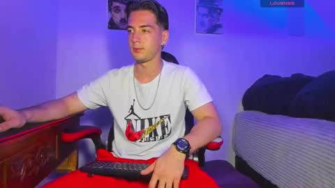 Snapshot of alex_smith0 chatting on February 27, 1:38 am online show from February 27, 1:38 am