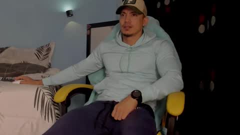 alex_sthorm online show from November 17, 4:40 am