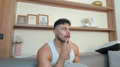 alex_wolf05 online show from February 17, 5:08 pm