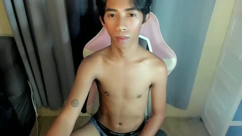 Snapshot of alexa_chi chatting on May 8, 1:33 am Alexa online show from May 8, 1:33 am