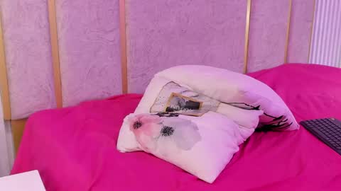 Snapshot of alexa_cutte_ chatting on May 11, 4:04 pm A L E X A online show from May 11, 4:04 pm