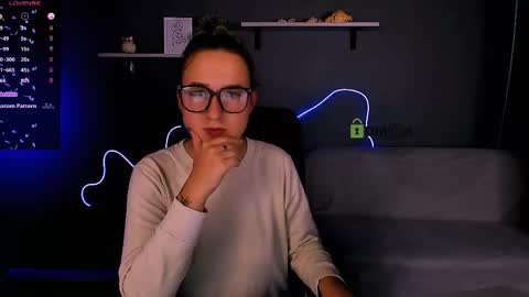 Snapshot of alexa_night_ chatting on October 9, 10:13 am alexa_night_ online show from October 9, 10:13 am