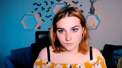 Snapshot of alexa_night_ chatting on October 17, 5:32 am alexa_night_ online show from October 17, 5:32 am