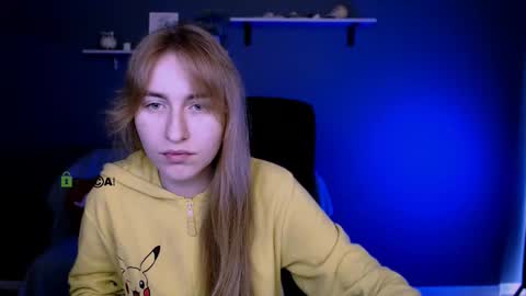 Snapshot of alexa_night_ chatting on November 15, 9:50 am alexa_night_ online show from November 15, 9:50 am