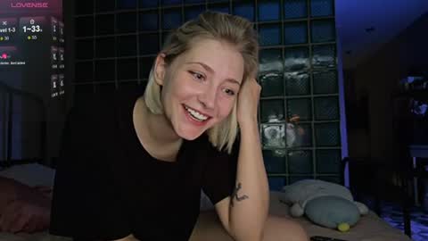 Snapshot of alexa_novak chatting on June 13, 2:53 am Alexa online show from June 13, 2:53 am