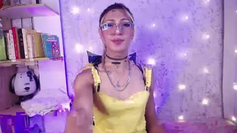 alexaavandercloude online show from April 18, 1:26 pm