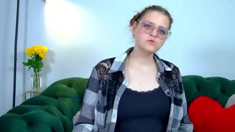 AlexaAvery online show from June 6, 6:51 am