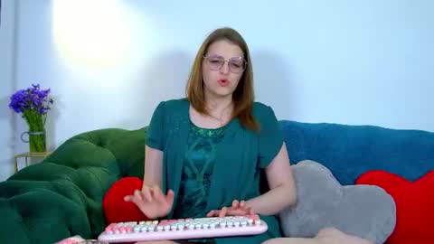AlexaAvery online show from June 8, 7:03 pm