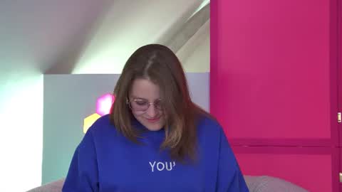 AlexaAvery online show from June 16, 6:27 am