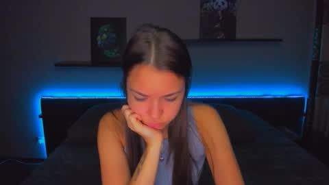 Snapshot of alexabarkley chatting on October 13, 12:21 am angel online show from October 13, 12:21 am