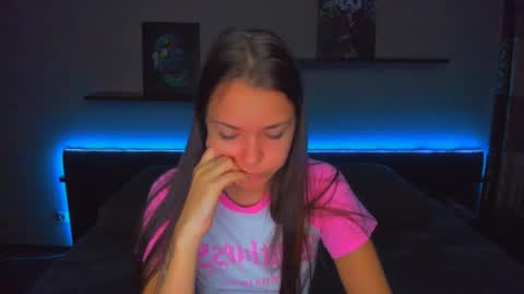 Snapshot of alexabarkley chatting on October 23, 12:32 am angel online show from October 23, 12:32 am