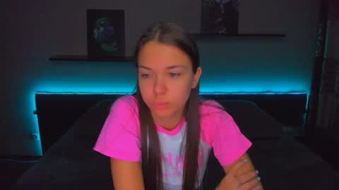 Snapshot of alexabarkley chatting on October 31, 12:11 am angel online show from October 31, 12:11 am