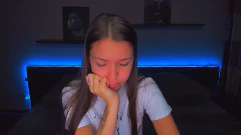 Snapshot of alexabarkley chatting on November 7, 12:32 am angel online show from November 7, 12:32 am