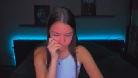 Snapshot of alexabarkley chatting on November 10, 12:20 am angel online show from November 10, 12:20 am