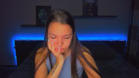 Snapshot of alexabarkley chatting on November 11, 12:21 am angel online show from November 11, 12:21 am