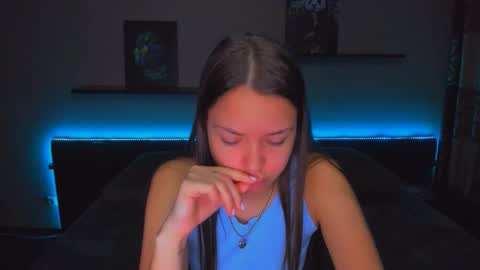 Snapshot of alexabarkley chatting on November 13, 12:42 am angel online show from November 13, 12:42 am