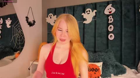 Snapshot of alexahandler chatting on October 28, 8:00 pm Alexa Handler online show from October 28, 8:00 pm