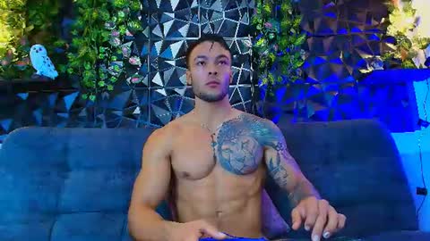 Snapshot of alexander_collin_ chatting on July 29, 11:30 am Alex Collin online show from July 29, 11:30 am