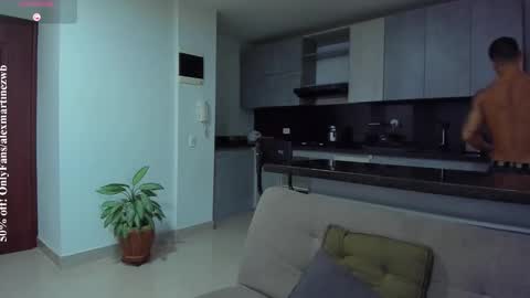 Snapshot of alexander_martines chatting on November 6, 10:32 pm Onlyfansalexmartinezwb Instagram alexwbmartinez Twitter martinezcb937 online show from November 6, 10:32 pm