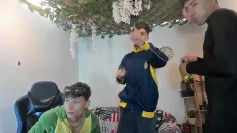 Snapshot of alexandluke1 chatting on October 28, 2:53 pm chicos hot online show from October 28, 2:53 pm