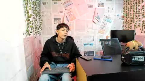chicos hot online show from July 18, 1:37 pm