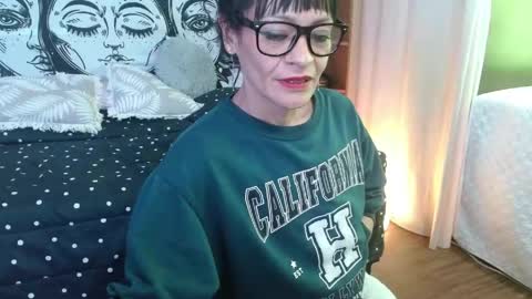 Snapshot of alexandra_jonas chatting on May 17, 2:57 pm alexandra_jonas online show from May 17, 2:57 pm