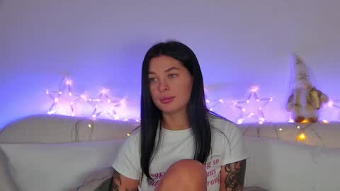 AlexandraBloom online show from December 12, 5:31 am