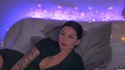 AlexandraBloom online show from December 13, 4:33 am