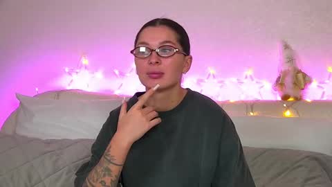 AlexandraBloom online show from December 17, 6:53 pm