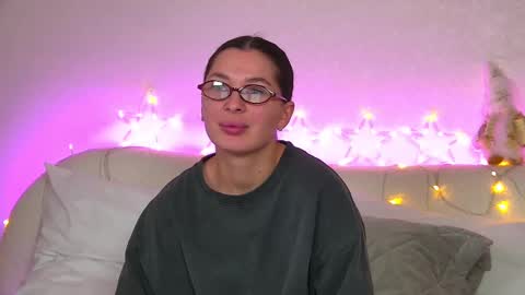 AlexandraBloom online show from December 17, 10:11 pm