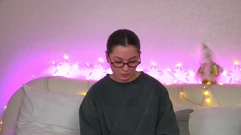AlexandraBloom online show from December 18, 4:09 am