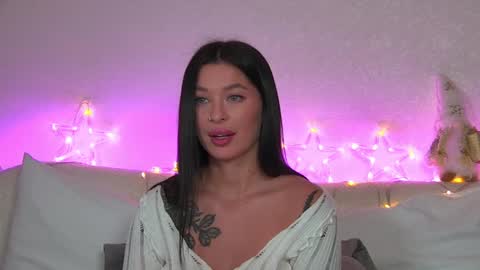 AlexandraBloom online show from December 19, 1:28 am